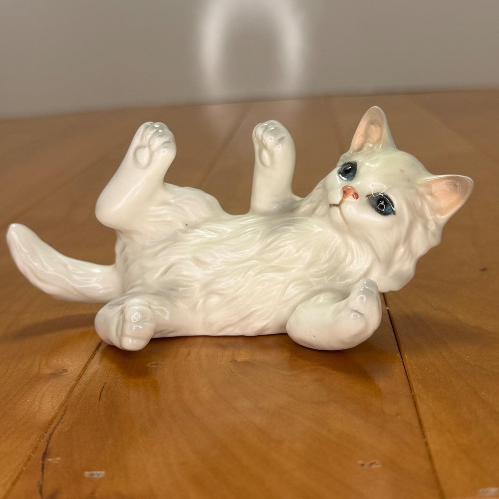 Vintage Lefton White Persian Cat Figurine 151 Blue Eyes Playful Kitten Japan